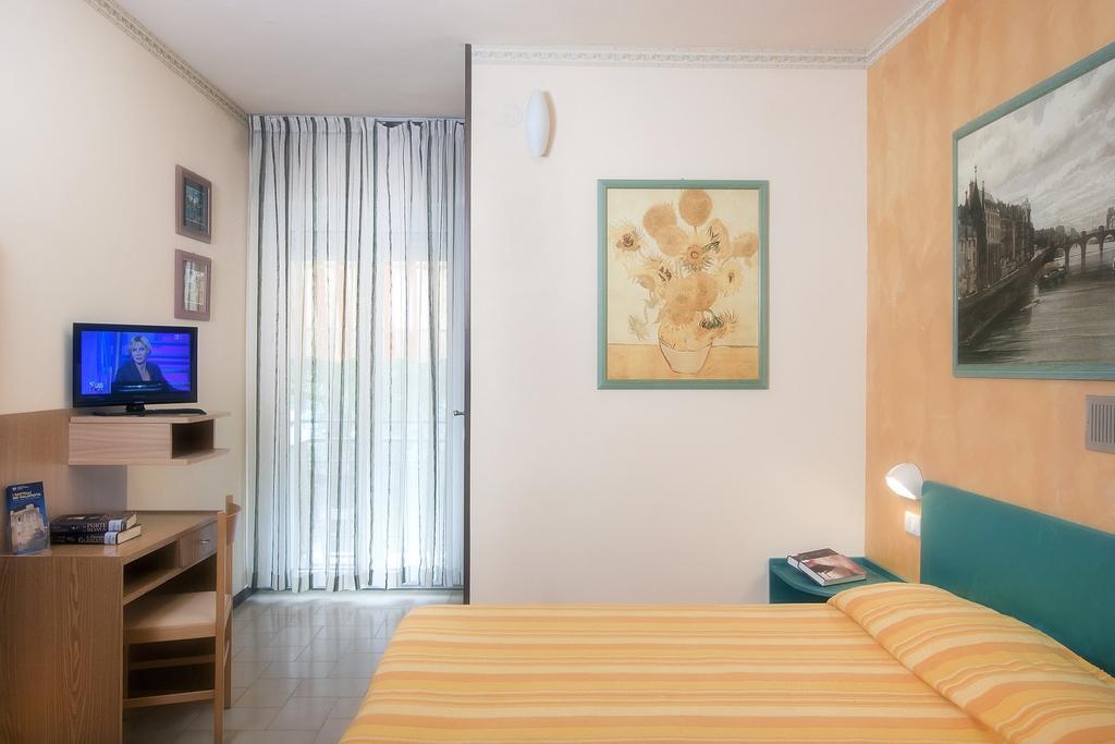 Hotel Marselli リミニ エクステリア 写真