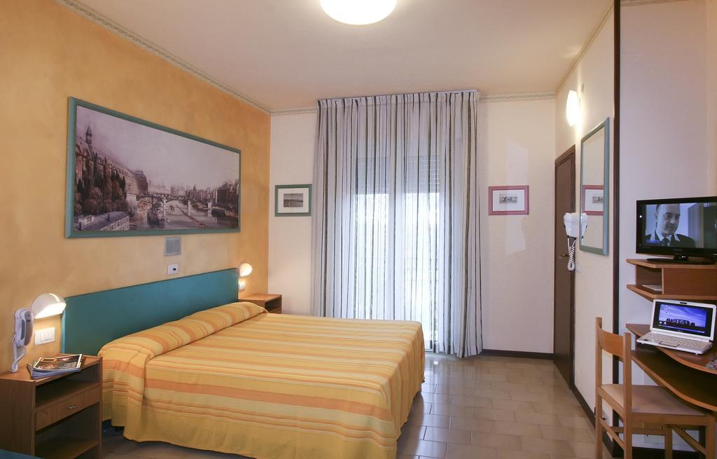Hotel Marselli リミニ エクステリア 写真