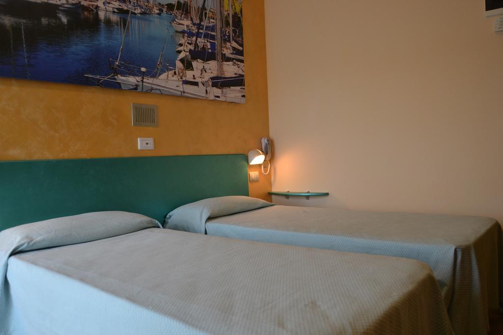 Hotel Marselli リミニ エクステリア 写真