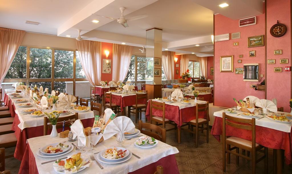 Hotel Marselli リミニ エクステリア 写真