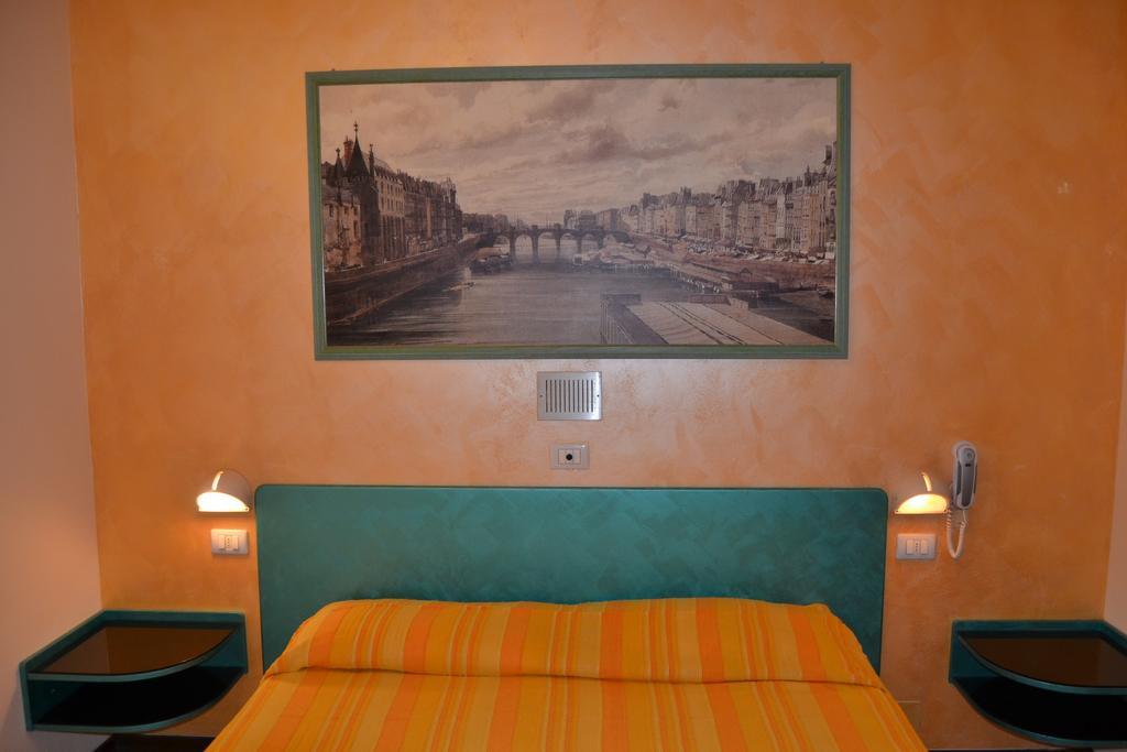 Hotel Marselli リミニ エクステリア 写真