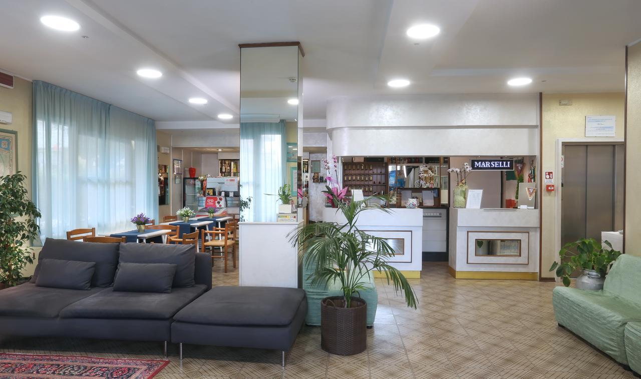 Hotel Marselli リミニ エクステリア 写真