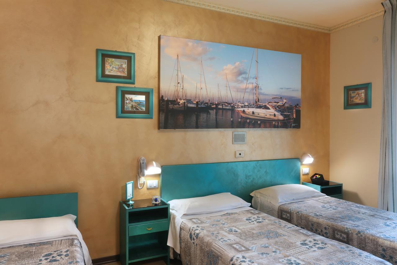 Hotel Marselli リミニ エクステリア 写真