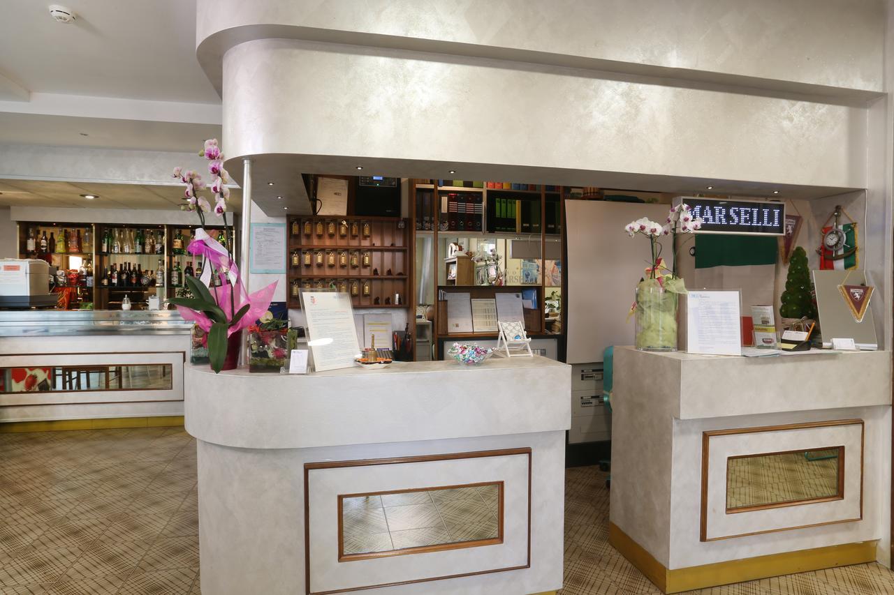 Hotel Marselli リミニ エクステリア 写真