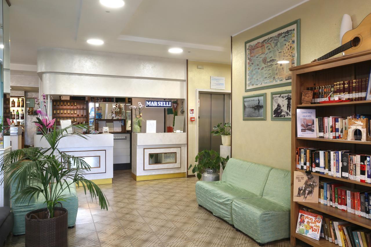 Hotel Marselli リミニ エクステリア 写真