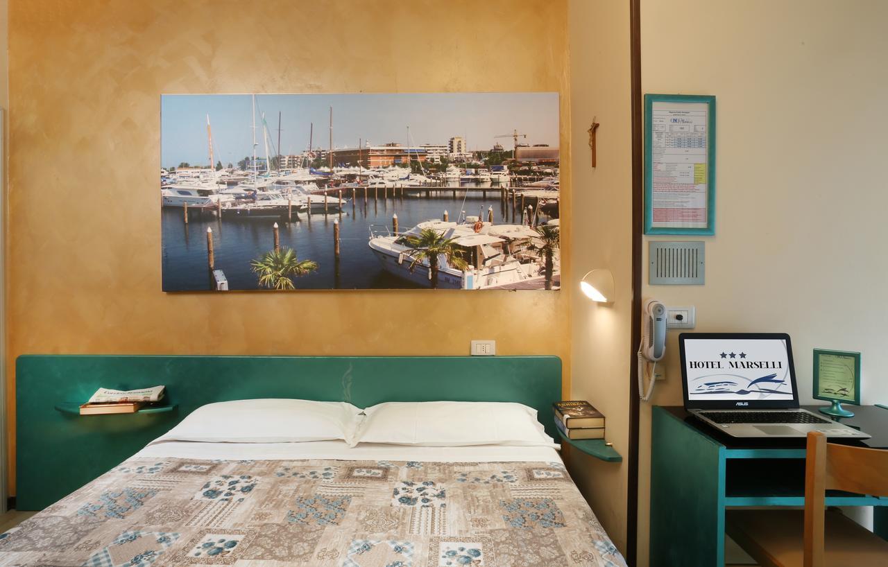 Hotel Marselli リミニ エクステリア 写真