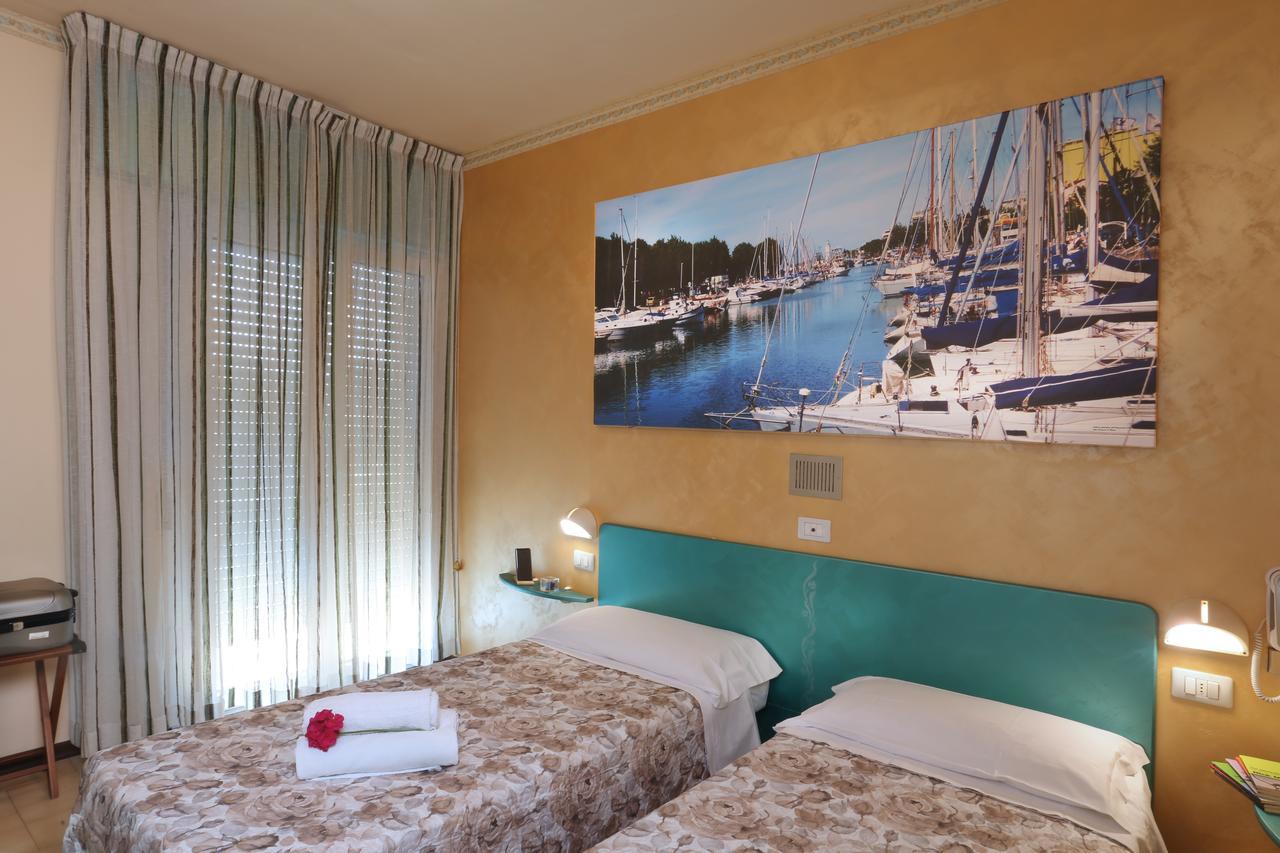 Hotel Marselli リミニ エクステリア 写真